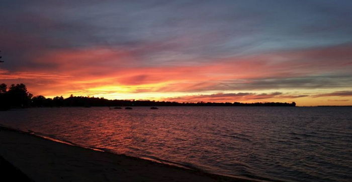 Reflections on the Lake (Gas Lite Manor) - From Web Listing (newer photo)